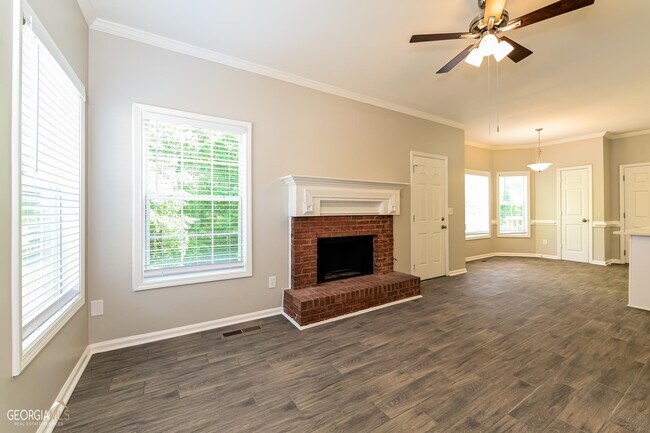 Foto del edificio - 580 Wisteria Blvd