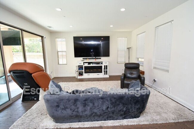 Foto del edificio - 527 Elm Cottage Ct