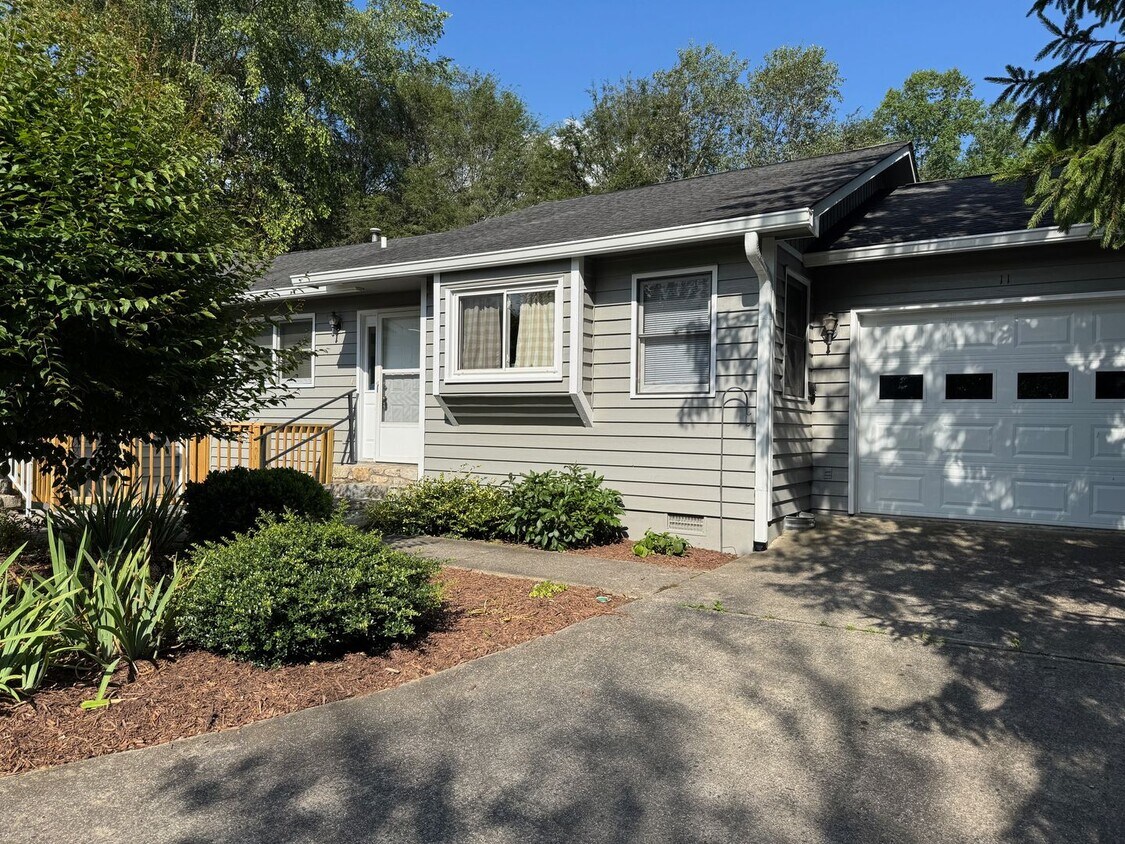 Foto principal - Black Mountain - Two Bedroom, 55 + Community
