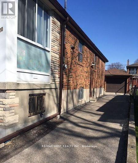Building Photo - 1120 Glencairn Ave