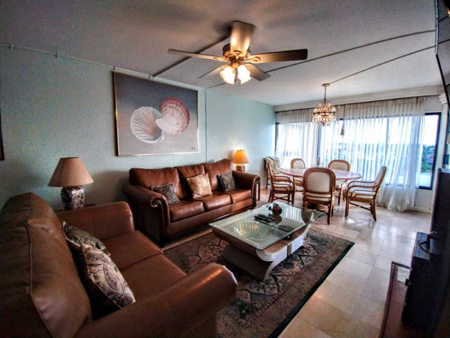 Foto del edificio - 6403 Padre Blvd