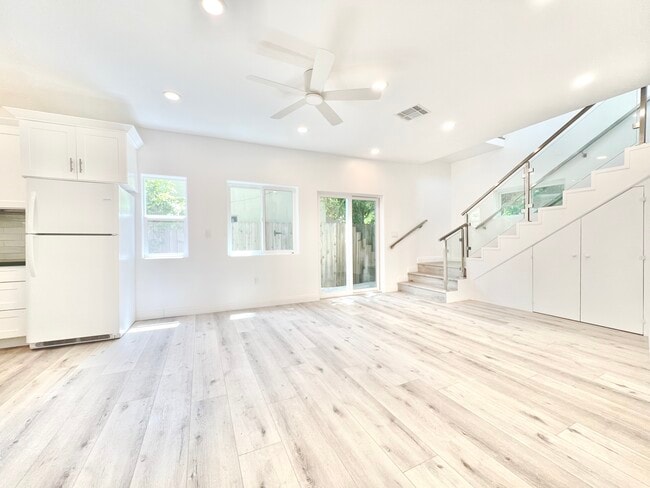 Building Photo - 2041 Linnington Ave