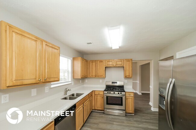 Building Photo - 2560 S Hills