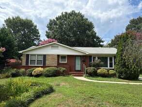 Building Photo - 1521 Woodhill Ln