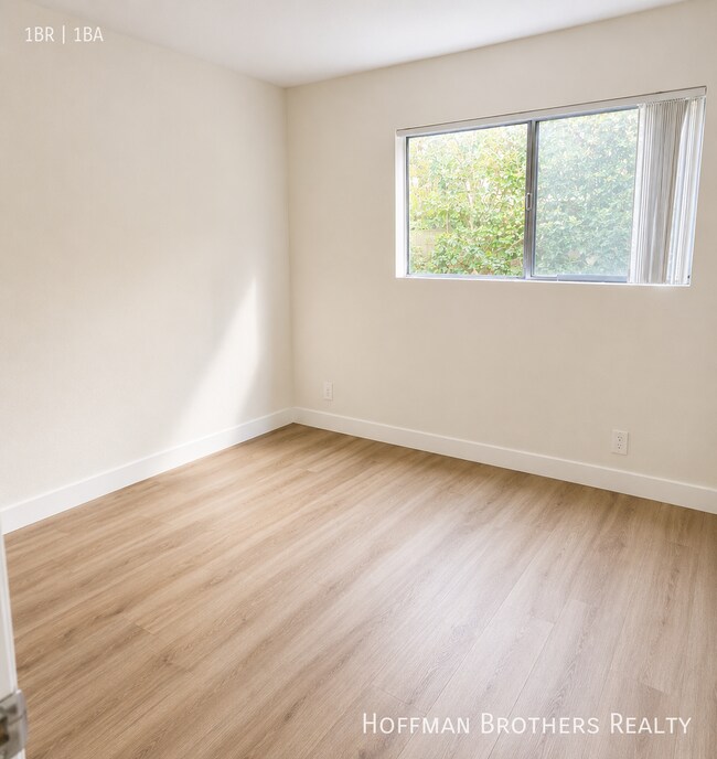 Building Photo - 1226 Larrabee St