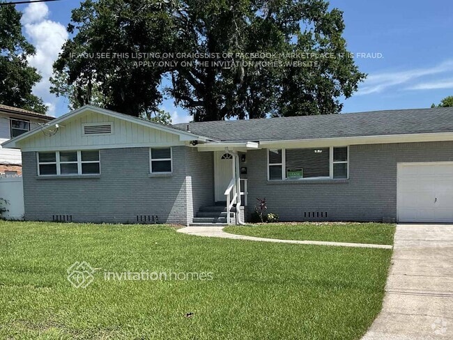 Building Photo - 8519 Lamanto Ave N