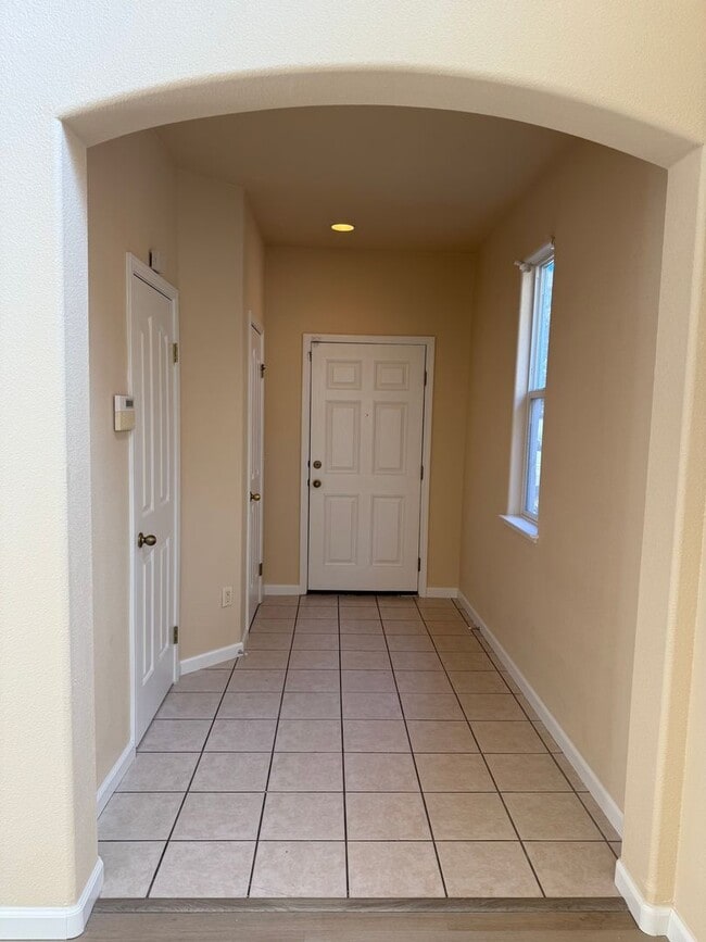 Foto del edificio - Come Check out this Lovely 4 Bedroom 2.5 B...