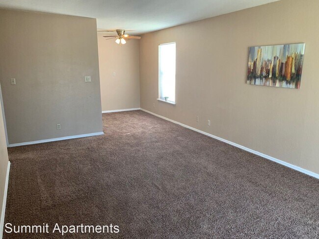 Building Photo - 411 W K Pl