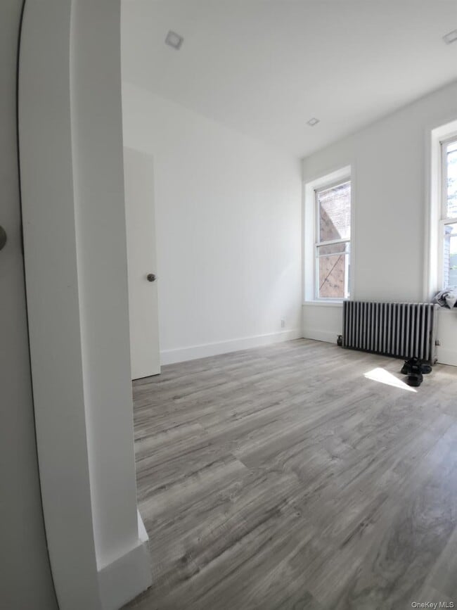 Foto del edificio - 60-80 54th Pl