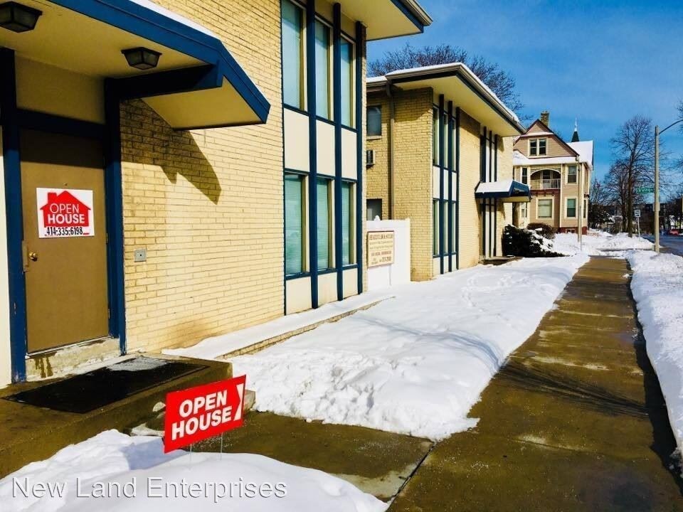 Oakland Apartments Apartments Milwaukee, WI