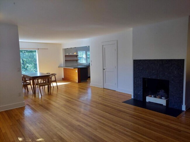 Building Photo - 12 Lockley Ave