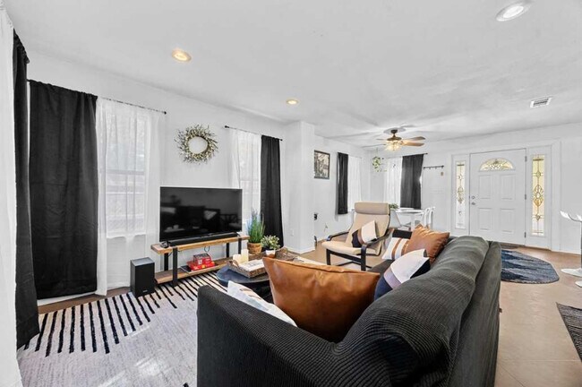 Foto del edificio - 14811 Foy Dr