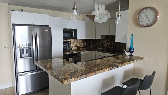 Foto del edificio - 3140 S Ocean Dr