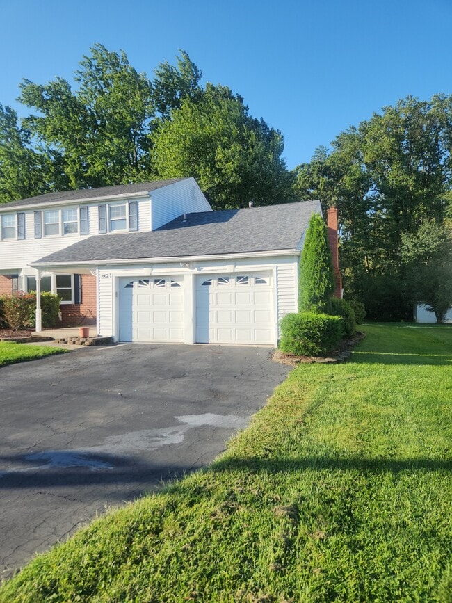 Building Photo - 662 Parmentier Rd