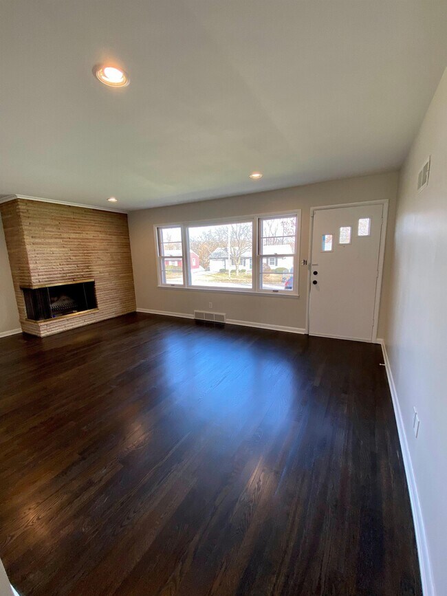 Foto del edificio - 8408 Boone Blvd