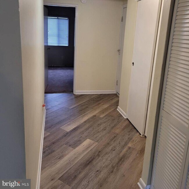 Foto del edificio - 1605 Meadowview Ln