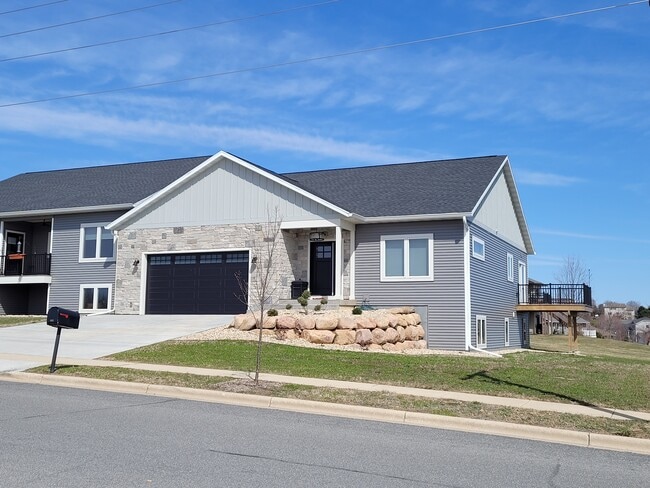 Building Photo - 805 Blue Mounds St