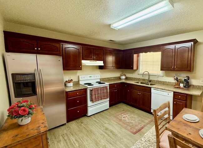 Foto del edificio - 802 N Taylor Ct