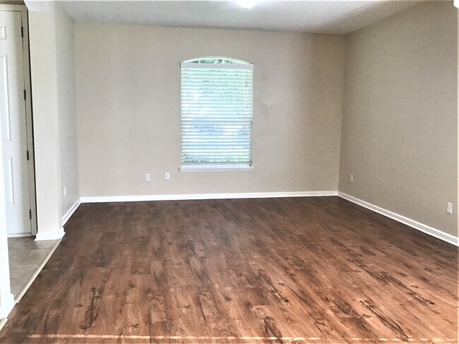 Foto del edificio - 404 Bayridge Ct