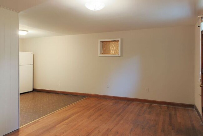Building Photo - Apartment in Historic Hillsborough