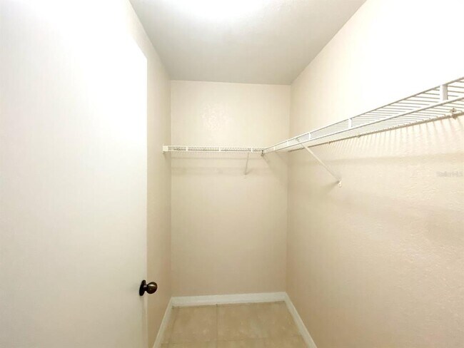 Building Photo - 2550 N Alafaya Trail