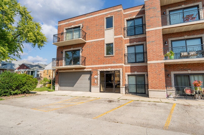 Building Photo - 2807 N 75th Ct