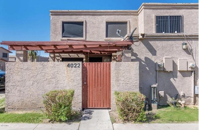 Building Photo - 4024 W Reade Ave