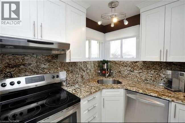 Photo du bâtiment - 425 E 15th St