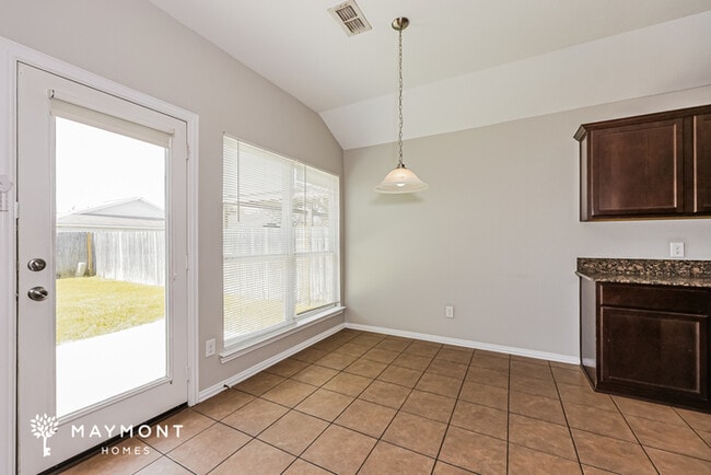 Building Photo - 3148 Evangeline Rd