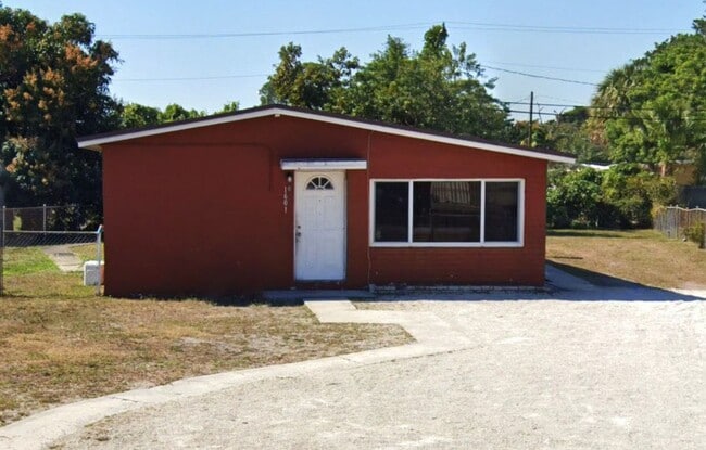 Photo - Large 4-2 House