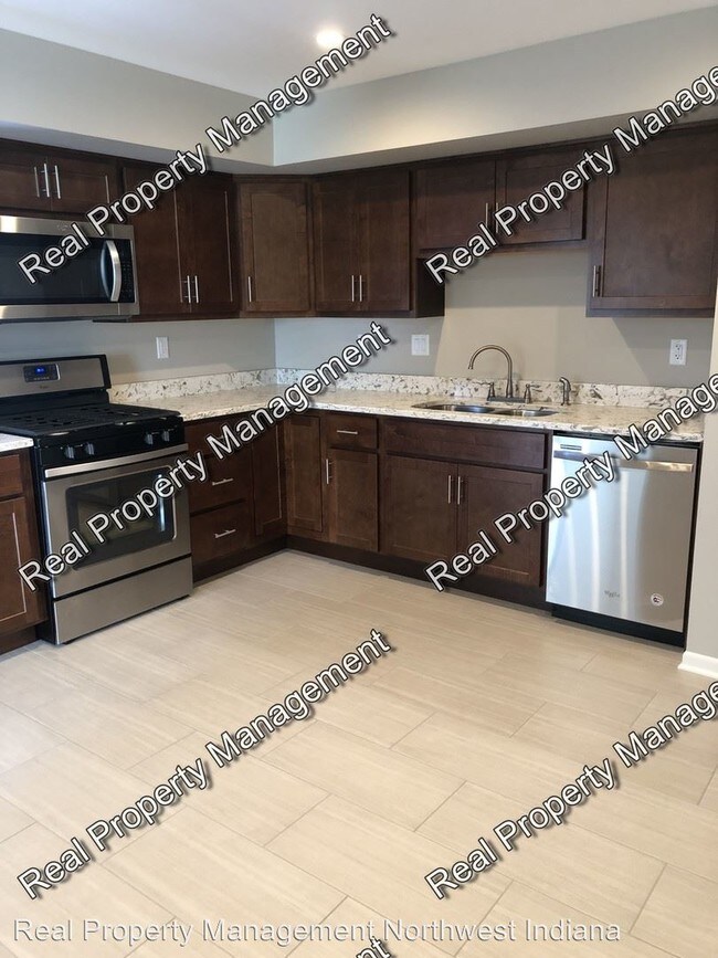 Building Photo - 2 br, 1 bath House - 811 E. Franciscan Drive