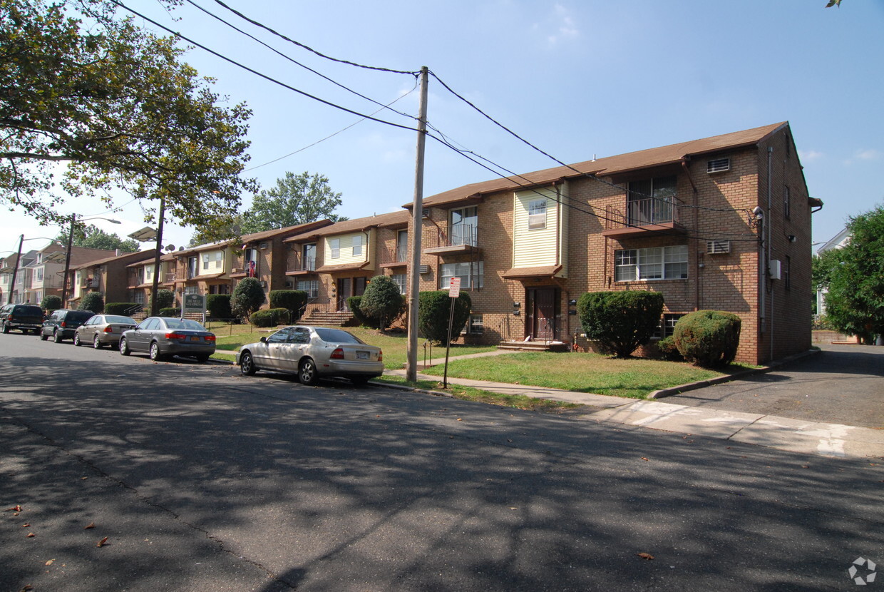 Blaine Gardens Apartments in Passaic, NJ