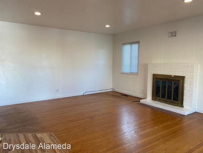 Building Photo - 3 br, 2 bath House - 18410 Plymouth