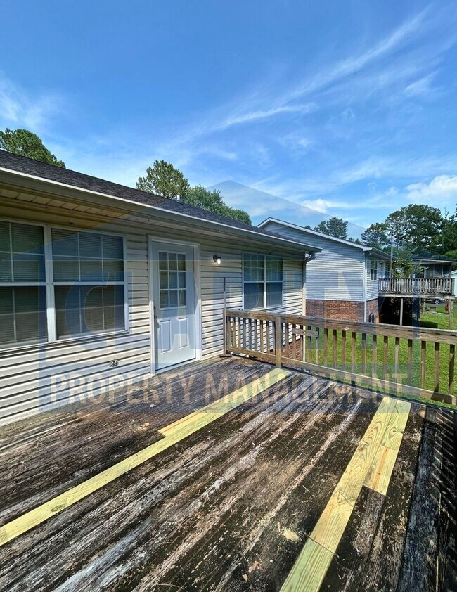 Foto del edificio - 1285-1287 Robin Hood Drive NW