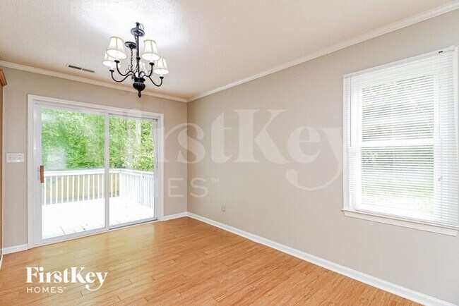 Foto del edificio - 5009 Pinewood Ct
