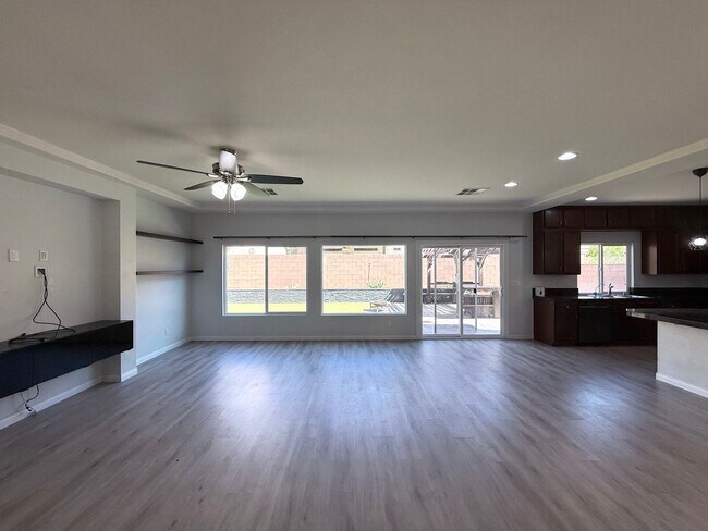 Building Photo - Great 5 bedroom home with RV Parking! Loca...