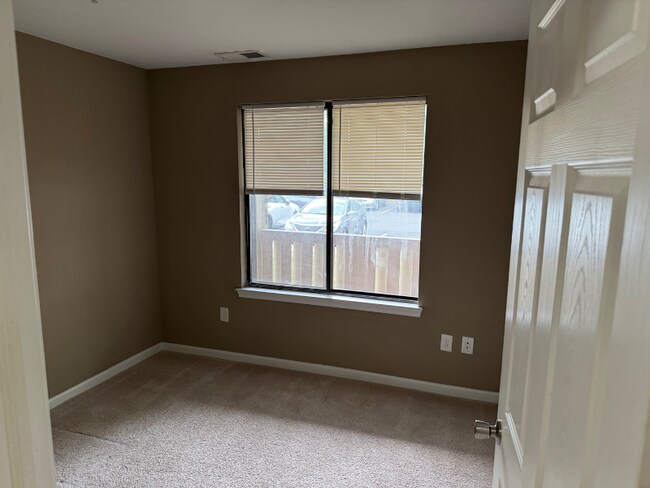 Building Photo - 2801A Auburn Ct