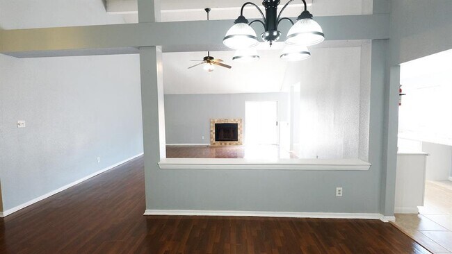 Foto del edificio - 1203 Beckwood Cir