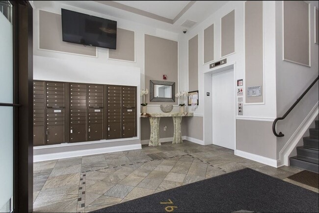 Building Photo - 76 St Pauls Ave