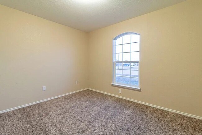 Foto del edificio - AVAILABLE NOW!