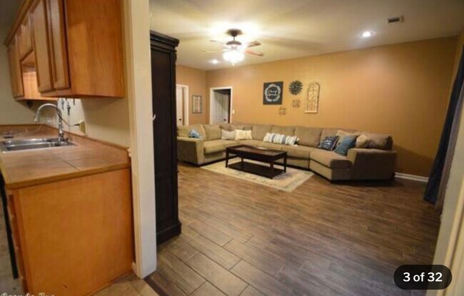 Foto del edificio - 351 Meadow Creek Dr