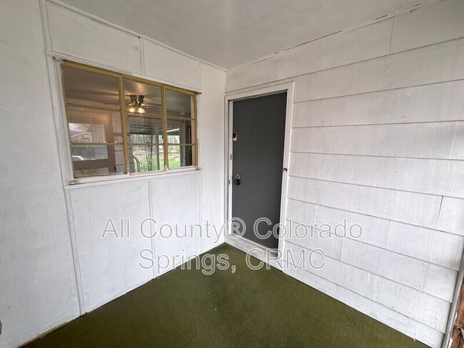 Building Photo - 705 Rosemont Dr