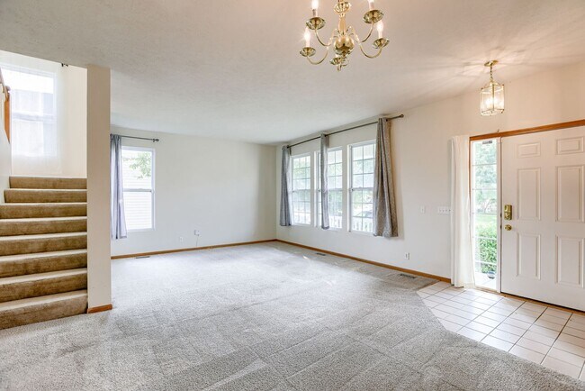 Foto del edificio - 3 Bedroom with Versatile Layout & Prime Lo...