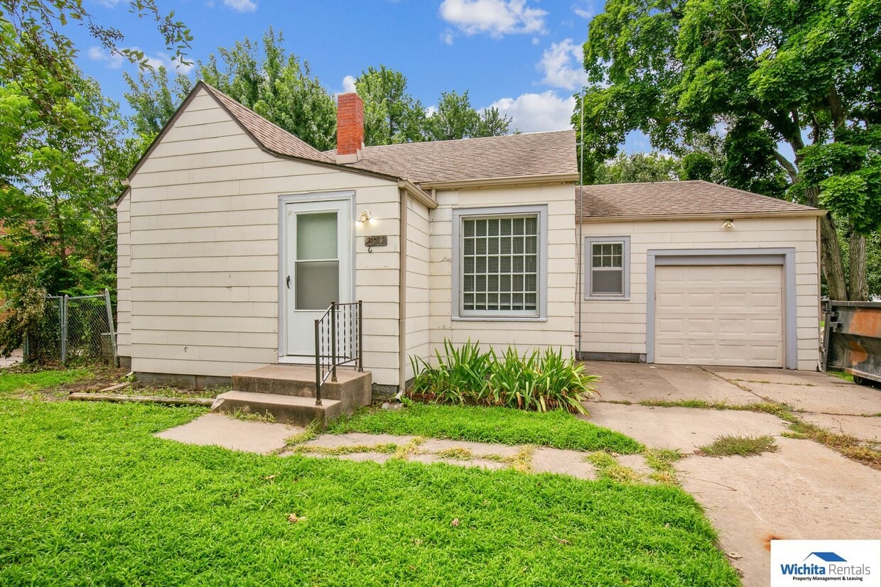Primary Photo - 3 bed 1 bath home