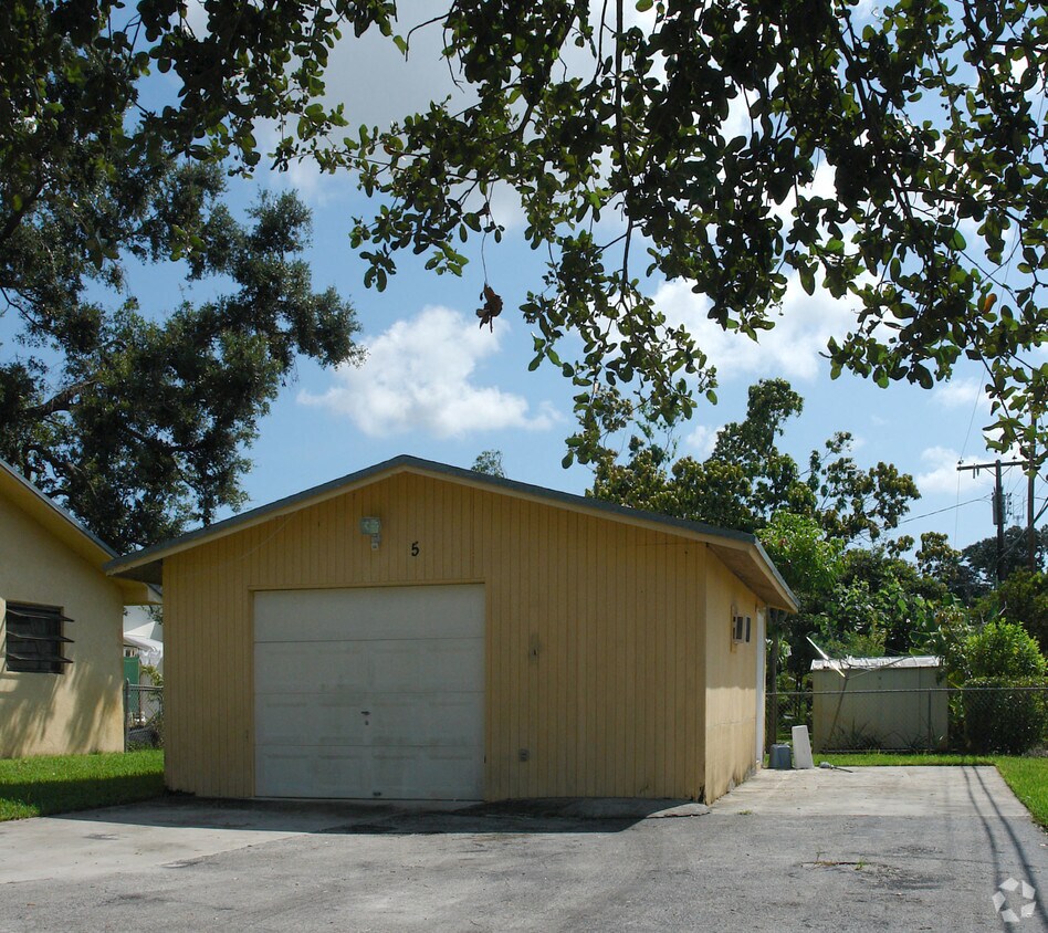 Building Photo - 6314 SW 25th St