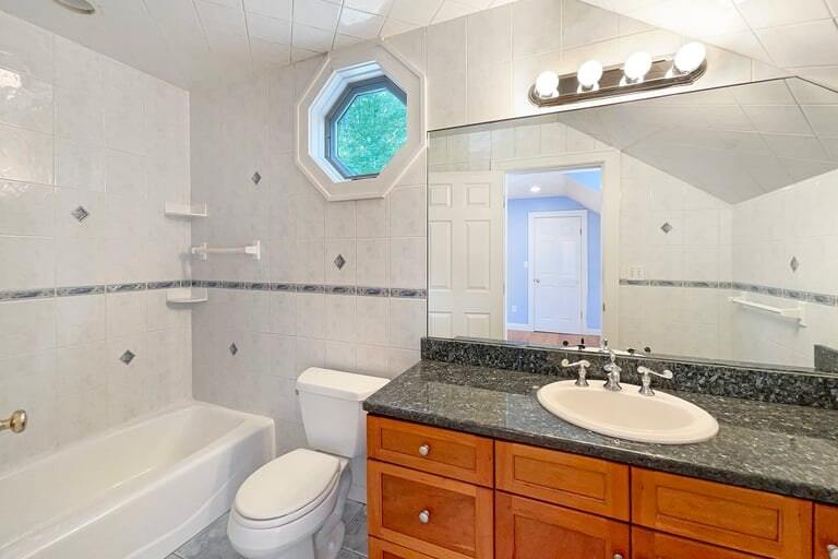 520 W Pleasure Ct, Aurora, IL 60506 House Rental in Aurora, IL