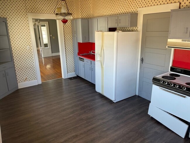 Building Photo - 2BD/1BA Single Family Home