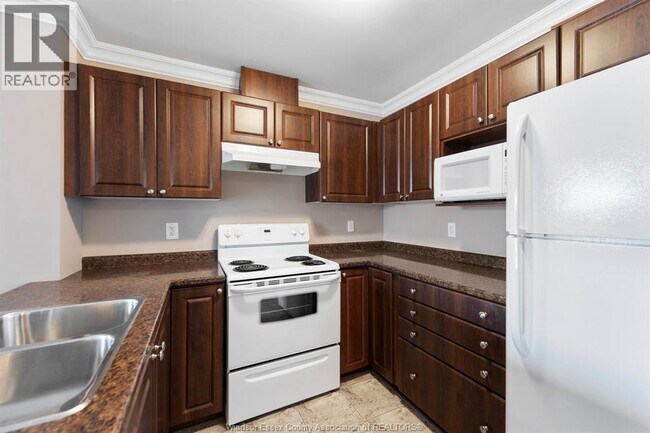 Photo du bâtiment - 2650 Sandwich W Pkwy