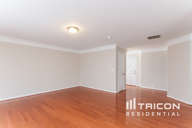 Building Photo - 6724 Commack Dr