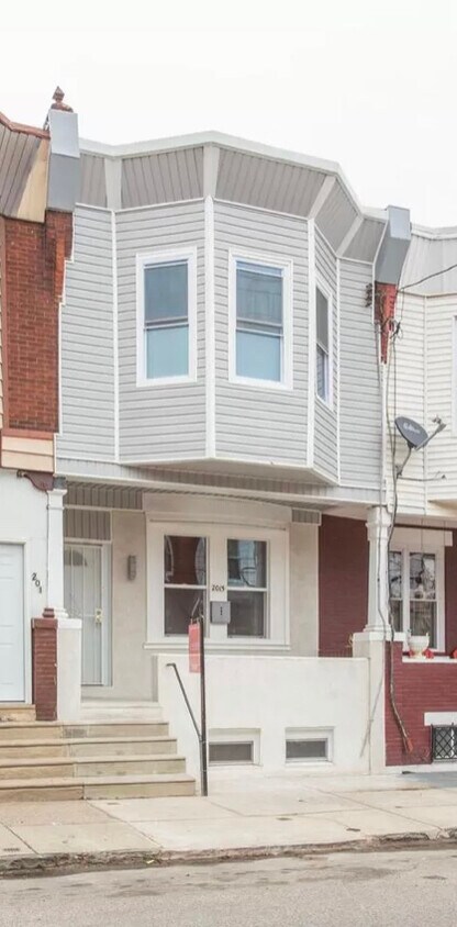 Primary Photo - 2015 Mifflin St